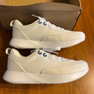 NWOT Allbirds Couriers in Natural White and Basin Blue - Never Worn